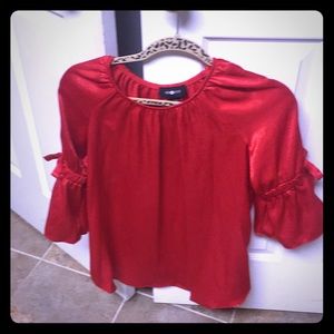 Gorgeous Top 😍 I hate that it’s too big for me 😫